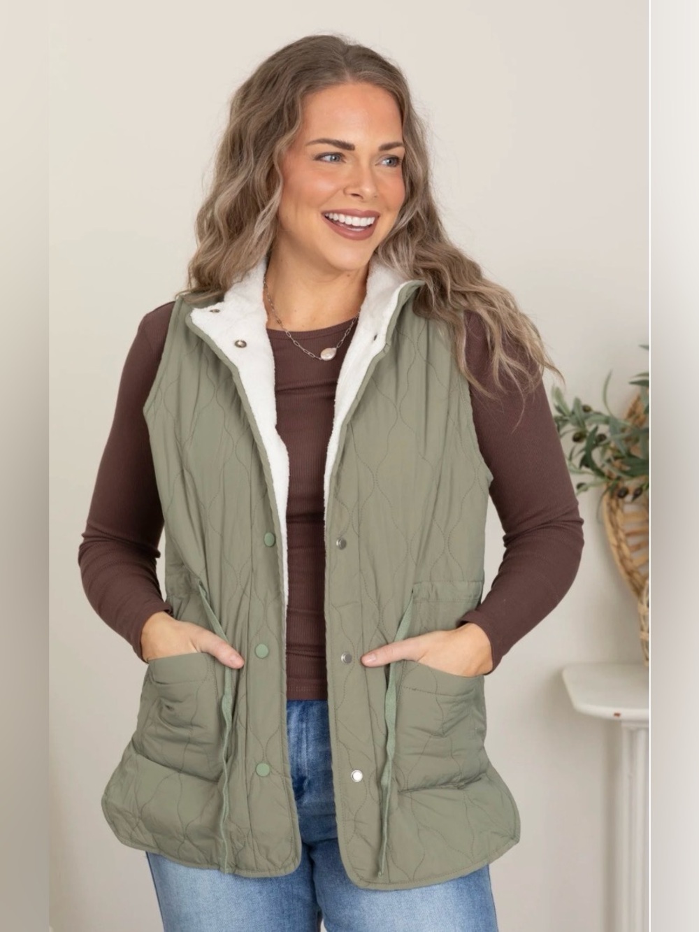 Woman’s XL Drawstring Waist Padding Vest Olive Sherpa Lined New W/O Tag Boutique